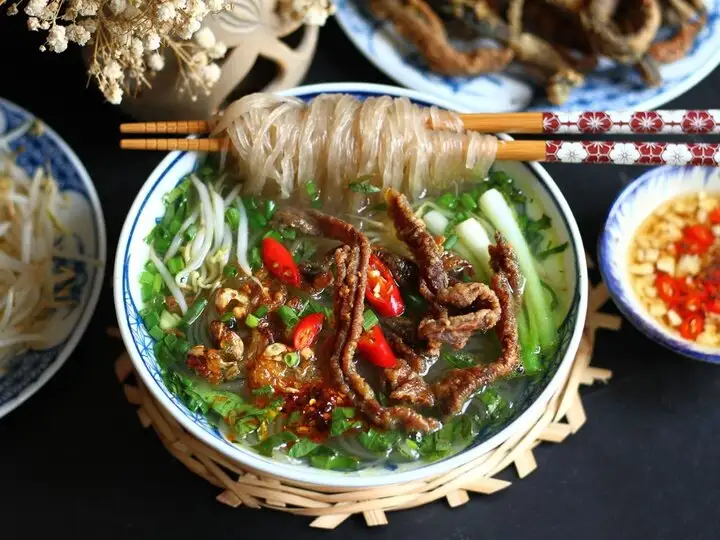 Thưởng thức miến lươn Ninh Bình