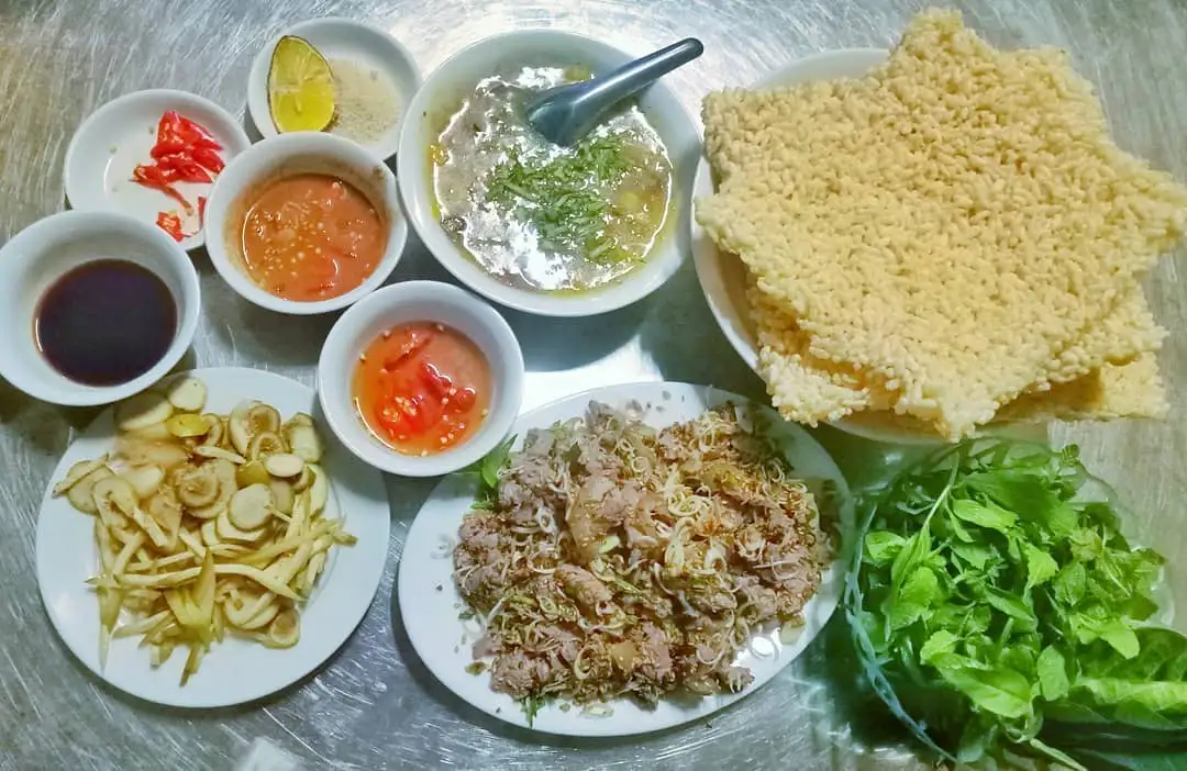 Cơm cháy thịt dê - món ngon không thể bỏ lỡ ở Ninh Bình