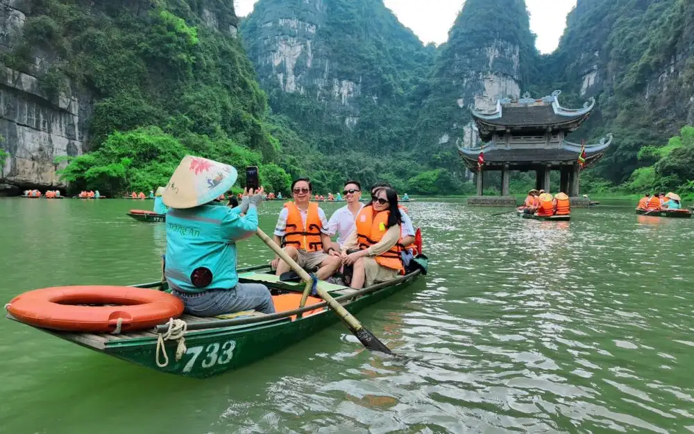 Mua vé đi thuyền Tràng An